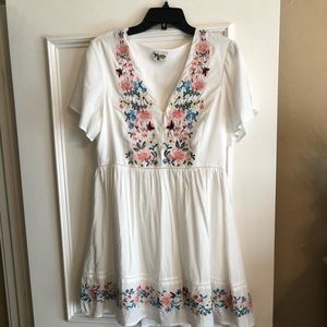White embroidered tunic/dress